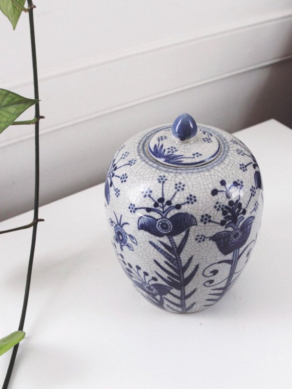 Vintage Ginger Jar, Temple Jar Chinese Chinoiserie Floral Blue White Porcelain - Picture 2 of 6